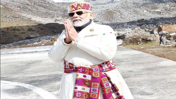 पहाड़ी प्रदेश हिमाचल का पहनावा चोला डोरा या चोलू पहाड़ी प्रदेश हिमाचल का पहनावा चोला डोरा या चोलू