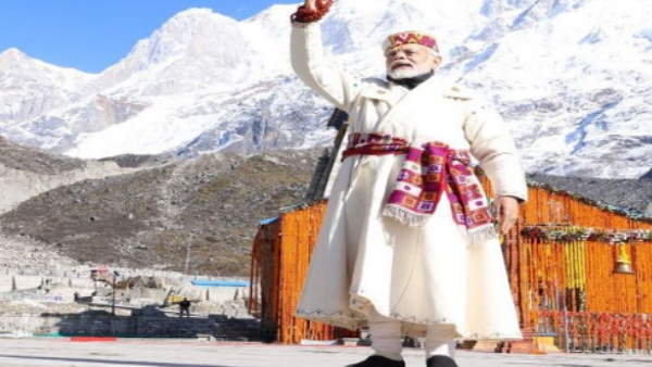 पीएम मोदी ने पहनी है उस पर काफी बारीक और खूबसूरत काम पीएम मोदी ने पहनी है उस पर काफी बारीक और खूबसूरत काम