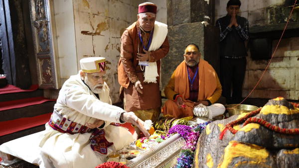 दो दिवसीय दौरे पर हैं पीएम नरेंद्र मोदी दो दिवसीय दौरे पर हैं पीएम नरेंद्र मोदी