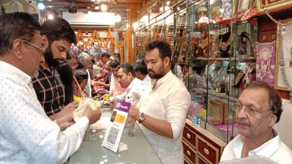 कोरोना के बाद सर्राफा करोबार में इस साल हो रही धन वर्षा