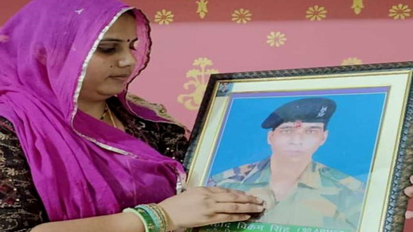 शहीद विक्रम सिंह की वीरांगना प्रिया कंवर शहीद विक्रम सिंह की वीरांगना प्रिया कंवर