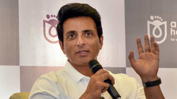 कोरोना महामारी में लोगों के मसीहा बने सोनू कोरोना महामारी में लोगों के मसीहा बने सोनू