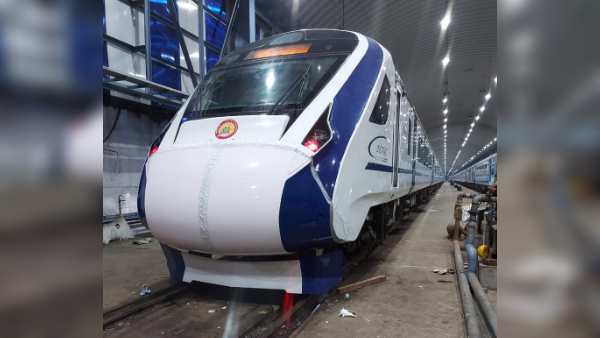 Vande Bharat Express किन सुविधाओं से लैस है Vande Bharat Express किन सुविधाओं से लैस है