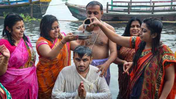 यमुना ने यमराज को भोजन कराया