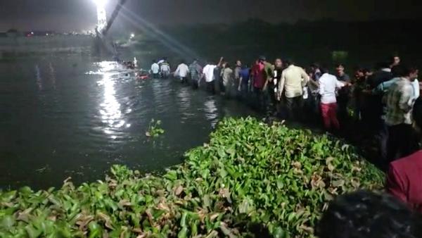 100 लोगों की क्षमता, 400 से अधिक लोग पहुंचे