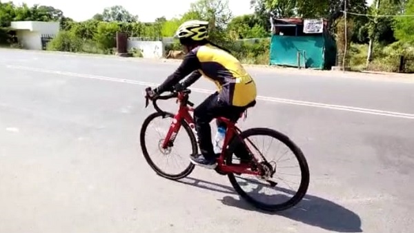 1500 किलोमीटर साइकिल चलाकर सागर पहुंची है