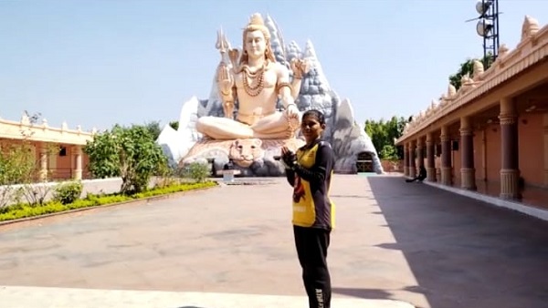  बाबा काशी विश्वनाथ के दर्शन कर महाकाल उज्जैन जा रही हैं