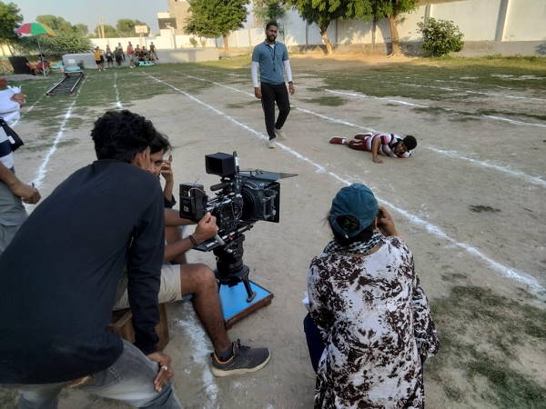 दिव्‍यांग बच्‍चे के संघर्ष पर बन रही फिल्‍म 'पुल्लू' 