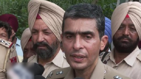 Punjab police caught the Gangster Ranjot Singh, encounter In a village near Batala Gurdaspur district Punjab police caught the Gangster Ranjot Singh, encounter In a village near Batala Gurdaspur district