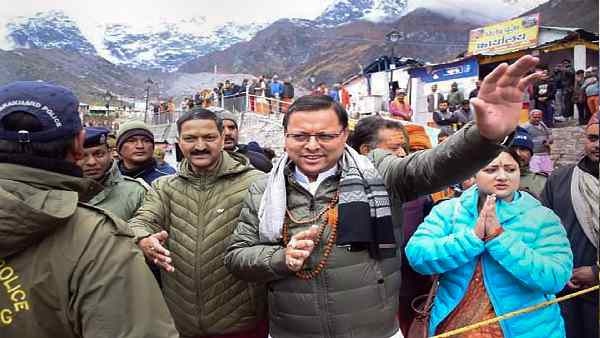केदारनाथ धाम में भी कड़ाके की ठंड