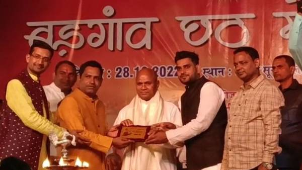 छठ महोत्सव में देर रात तक चला कवि सम्मेलन