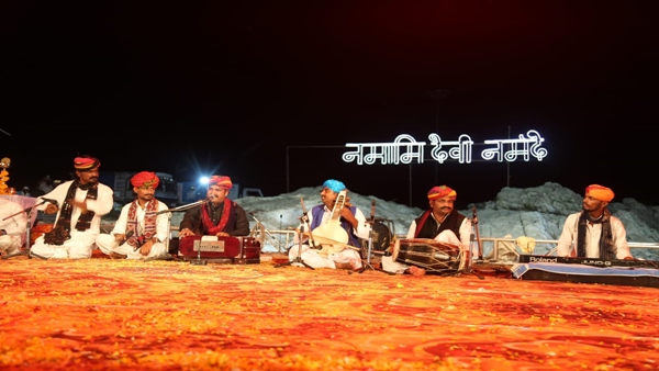 महाराष्ट्र का कोली और लावणी नृत्य महाराष्ट्र का कोली और लावणी नृत्य