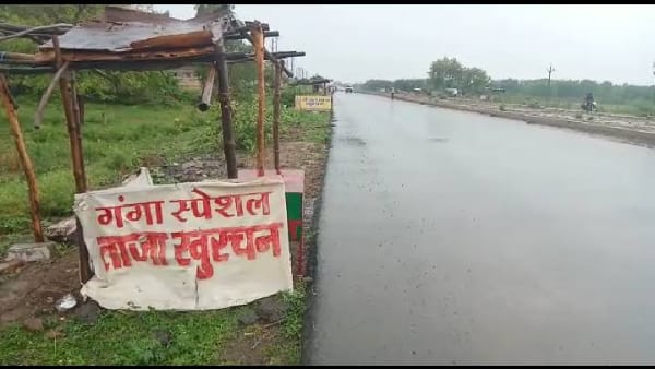 हाईवे के किनारे सजती है मंडी