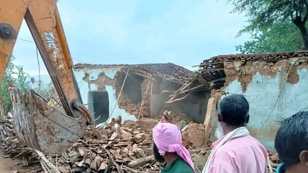 6 आरोपियों के घर चला बुलडोजर