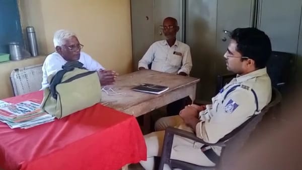 शिक्षा व्यवस्था की पोल खोल दी तस्वीर
