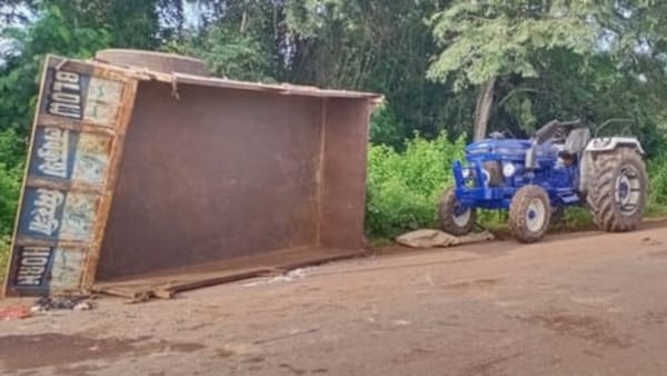 Rewa Tractor Trolley Overturned Rewa Tractor Trolley Overturned