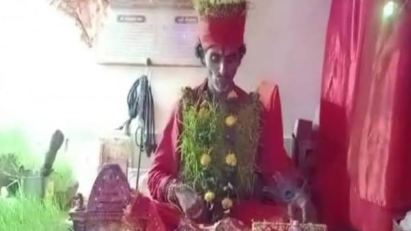 जीभ काटने के बाद पान का पत्ता खाया जीभ काटने के बाद पान का पत्ता खाया