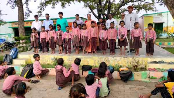 कॉन्वेंट स्कूल के बच्चों का सरकारी में हुआ एडमिशन