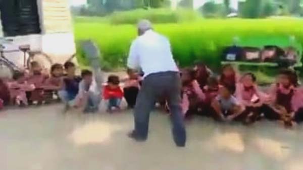 शिक्षक बोले- पहले लोगों द्वारा की गई उपेक्षा