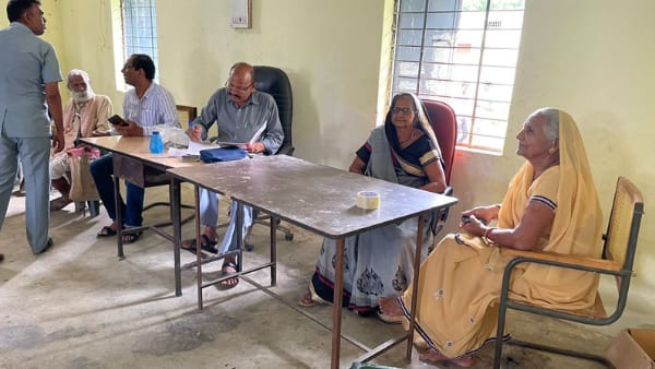 घर-घर पानी पहुंचाया जा रहा, लिया जा रहा जल कर