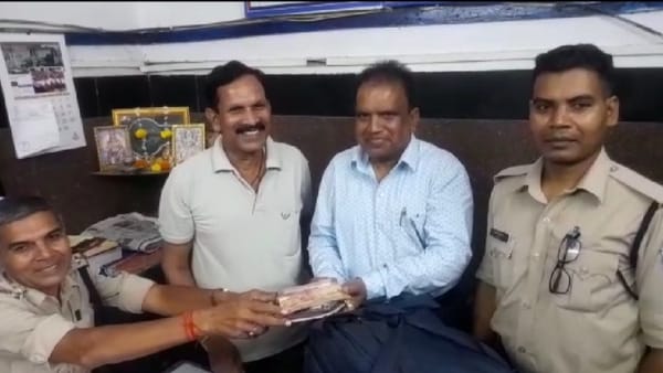 सतना जीआरपी ने ट्रेन में छूटे हुए कई लोगों के समान लौट आए