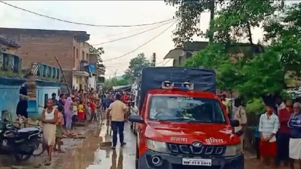 महिला का जिला अस्पताल में चल रहा है इलाज महिला का जिला अस्पताल में चल रहा है इलाज
