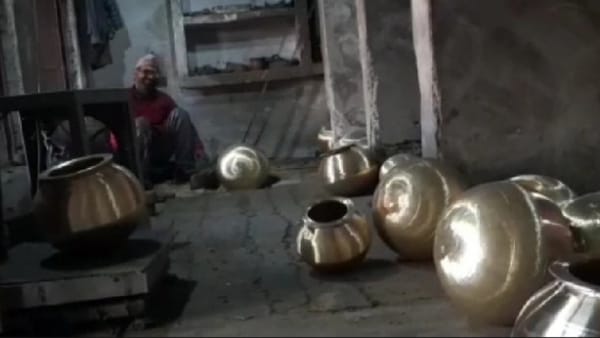 नाम मात्र के ताम्रकार समाज कर रहे हैं अब निर्माण कार्य