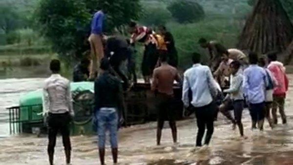 मुरैना जिले से श्योपुर के लिए निकली थी यात्री बस