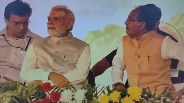 एक पैर पर किया डांस