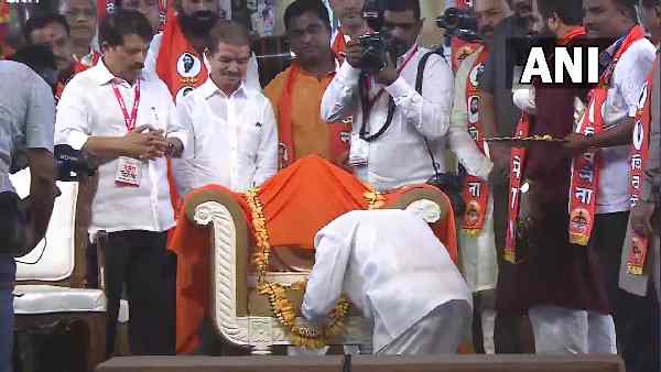 भाजपा दोनों गुटों के मतभेद में नहीं दिखना चाहती ! भाजपा दोनों गुटों के मतभेद में नहीं दिखना चाहती !