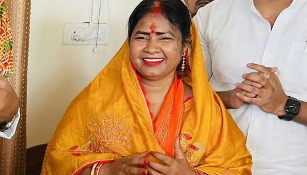 अब तीसरी बार पैरोल पर बाहर आए