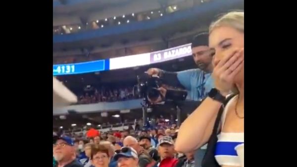 शॉक हुई लड़की शॉक हुई लड़की