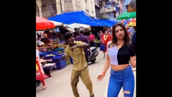 महिला की तरह किया डांस