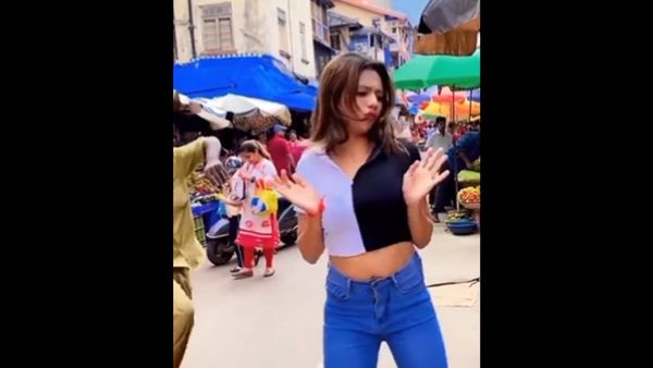 महिला ने किया 'दिलबर' गाने पर डांस