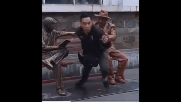 हंसी नहीं रोक पाए लोग हंसी नहीं रोक पाए लोग