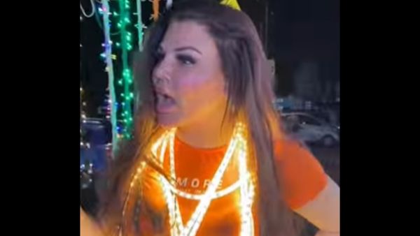 सड़कों पर घूमती दिखीं राखी