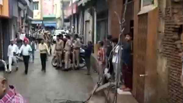 बारिश के चलते ढहने लगा था मकान-एसडीएम