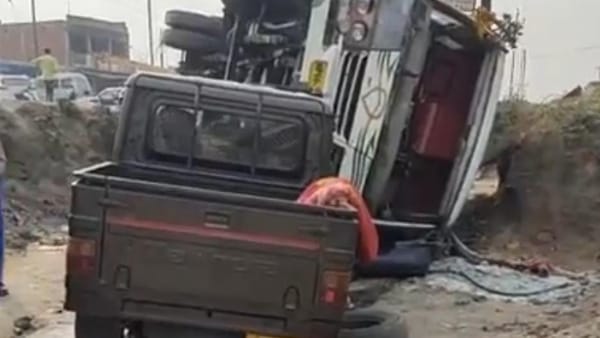 Singrauli direct nh39, bus overturned, Singrauli direct nh39, bus overturned,