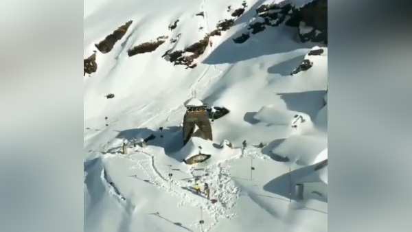 'दुनिया के सबसे ऊंचे' शिव मंदिर का एरियल शॉट