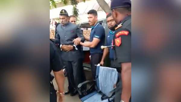 स्वामी सात जनरलों के ड्रम इंस्ट्रक्टर 