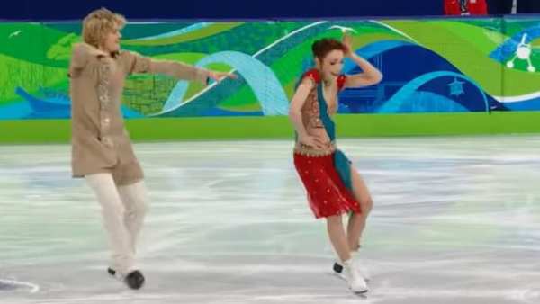 दर्शकों को उत्साह बढ़ाते देखा गया