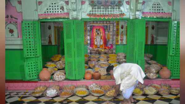 कृष्ण इंद्र का टकराव ! गोवर्धन पूजा की शुरुआत कृष्ण इंद्र का टकराव ! गोवर्धन पूजा की शुरुआत