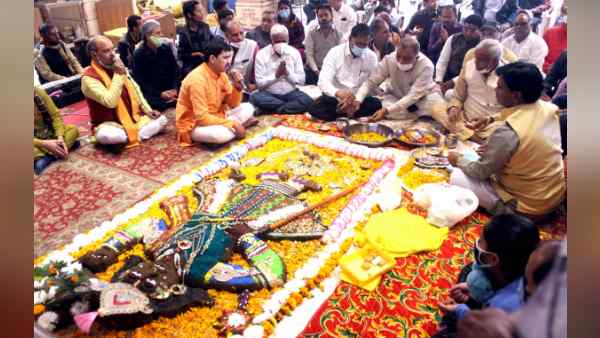 ब्रजभूमि पर भयंकर बारिश हुई ब्रजभूमि पर भयंकर बारिश हुई