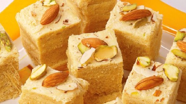 दीपावली आते ही बढ़ जाती है बिक्री