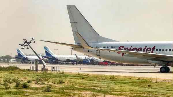 क्रू ने यात्रियों से कहा- 'कूदो और भागो'