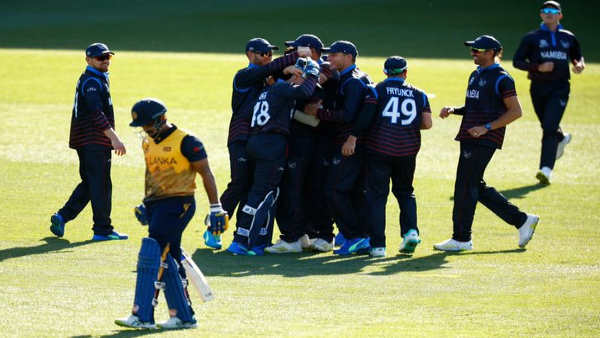 श्रीलंका पर मंडराया बाहर होने का खतरा श्रीलंका पर मंडराया बाहर होने का खतरा