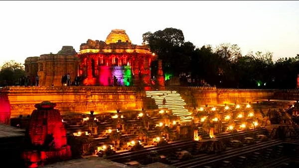 यहां पड़ती है सूर्योदय की पहली किरण यहां पड़ती है सूर्योदय की पहली किरण