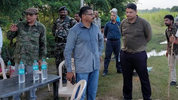 बाघ को रेस्क्यू करने के लिए एक्सपर्ट की टीम