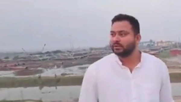 खुद खड़े होकर सड़कों पर साफ सफाई करवा रहे हैं खुद खड़े होकर सड़कों पर साफ सफाई करवा रहे हैं