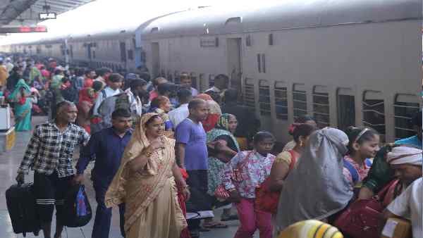 छठ पूजा के लिए 250 से ज्यादा स्पेशल ट्रेन